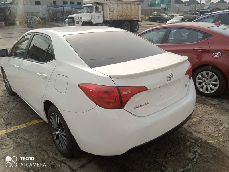 Thumbnail 2 of 2016 Toyota Corolla